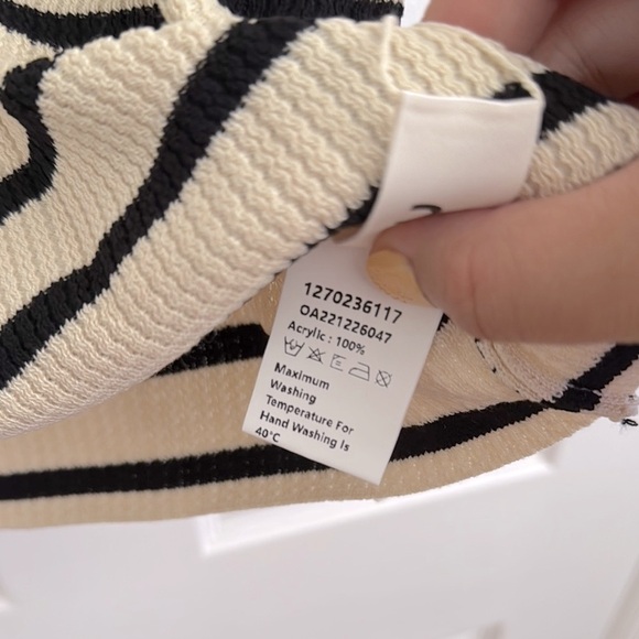 Commense Leisure Stripe Knit Crop Top - Picture 7 of 8